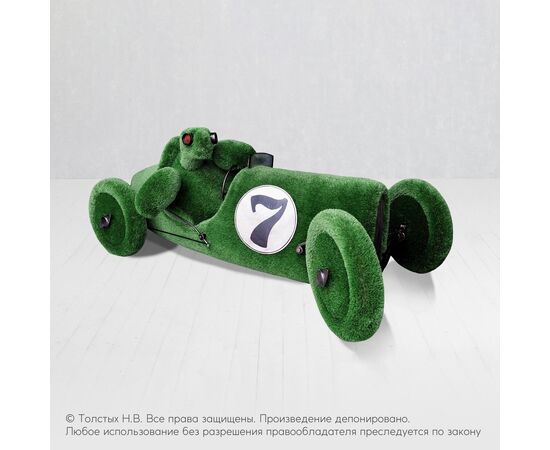 Черепаха на ретро автомобиле